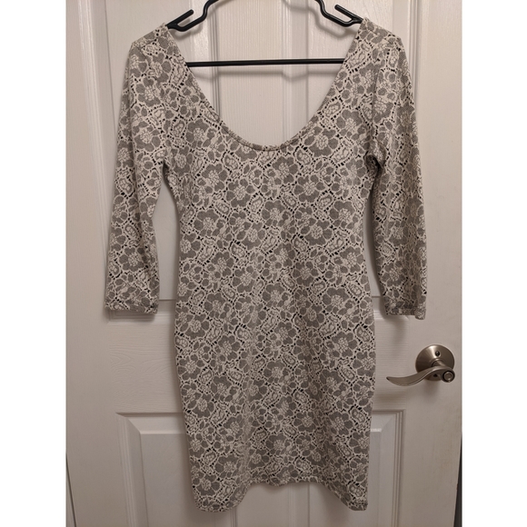 Low back dress - Picture 1 of 2